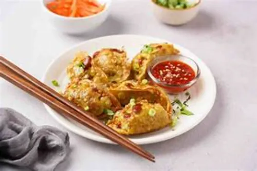 Momos Veg Fried (6 PCS)